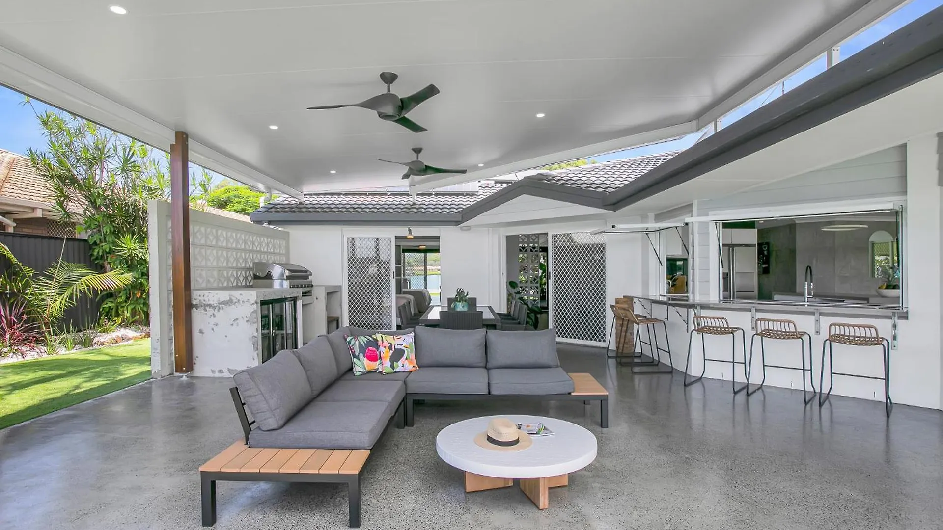 Waterfront Retreat With Infinity Pool & Canal Views Villa Guldkusten 0*,  Australien