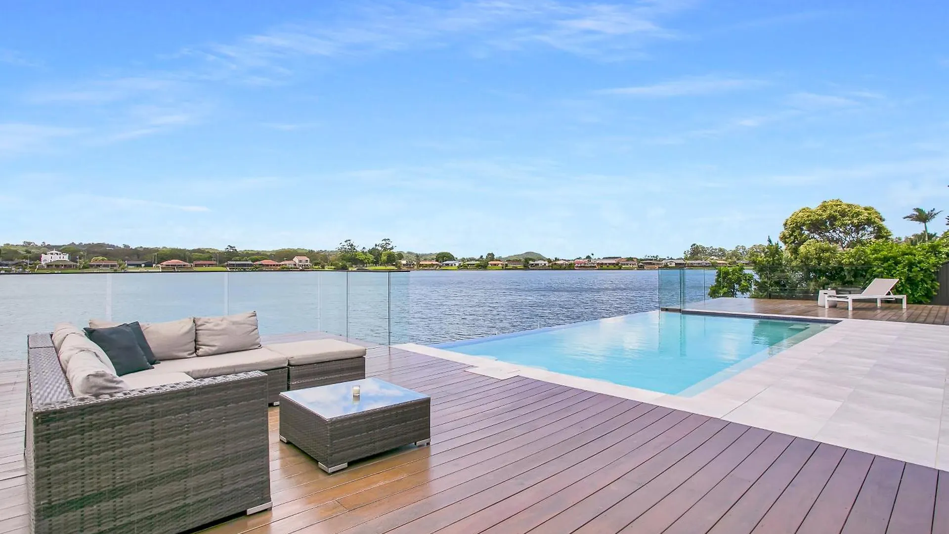 Holiday home Waterfront Retreat With Infinity Pool & Canal Views Villa Gold Coast