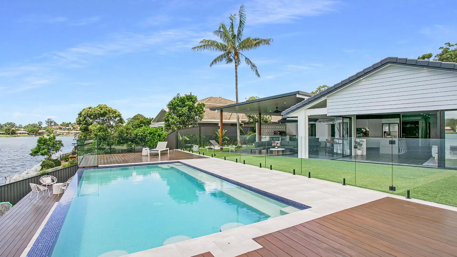Waterfront Retreat With Infinity Pool & Canal Views Villa Gold Coast